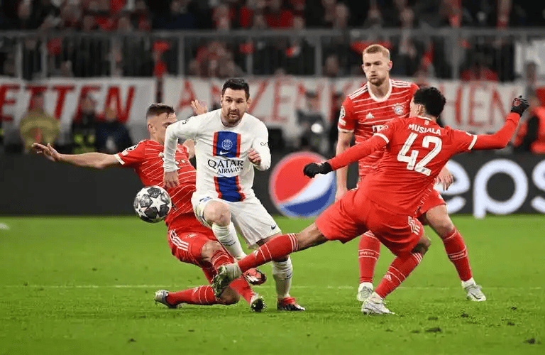 德信对决：拜仁慕尼黑在主场迎战皇马，谁能主导节奏？