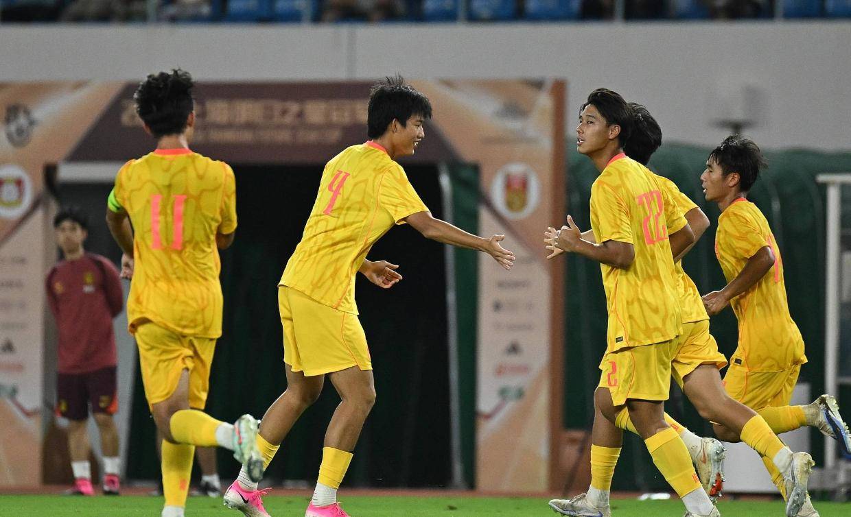 随着U17国少2-1取胜，淘汰赛对阵正式出炉：中国队将战河床，上海PK阿森纳